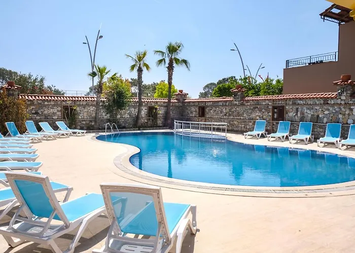 Beldibi Beach Hotel מלון בלדיבי
