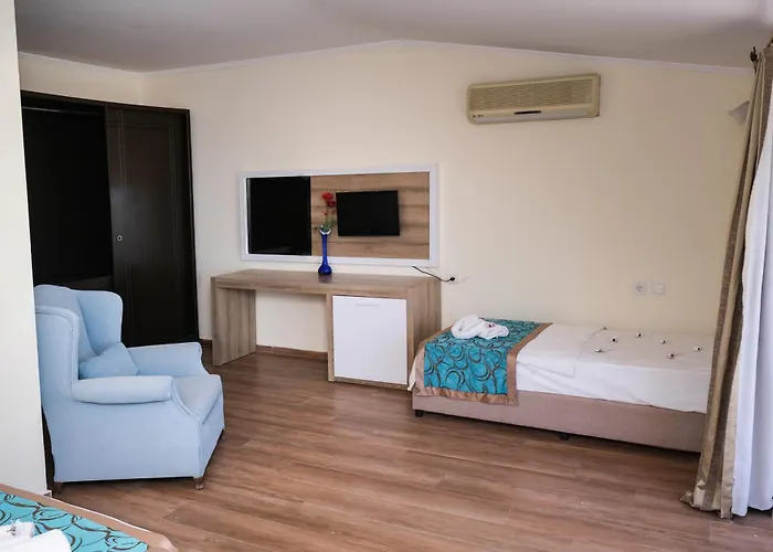 Beldibi Beach Hotel מלון בלדיבי