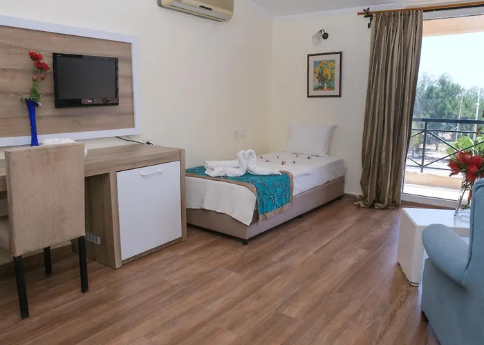Beldibi Beach Hotel מלון בלדיבי