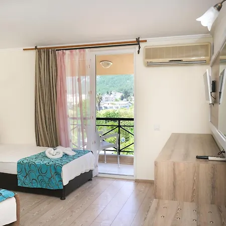 Beldibi Beach Hotel 贝尔迪比