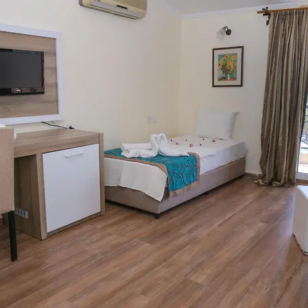 Beldibi Beach Hotel מלון בלדיבי